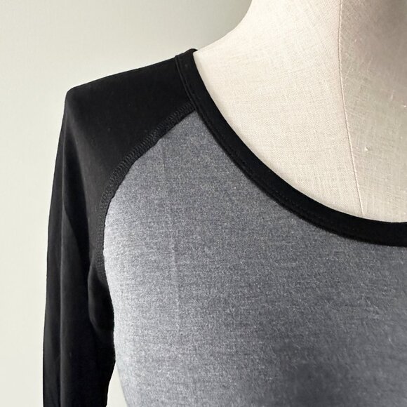 Aritzia Wilfred Free Baseball Top Womens Size Small Grey Black 3/4 Sleeve - Picture 3 of 6